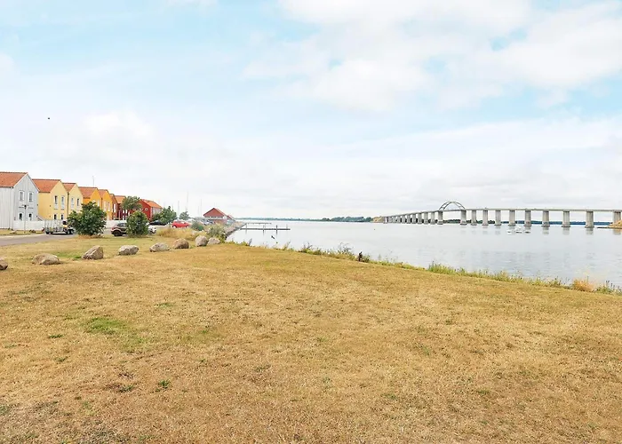 6 Person In Rudkobing-by Traum