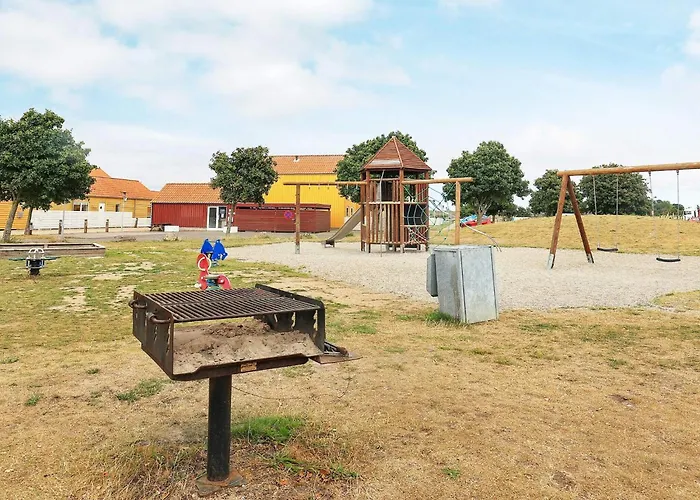 6 Person In Rudkobing-by Traum *